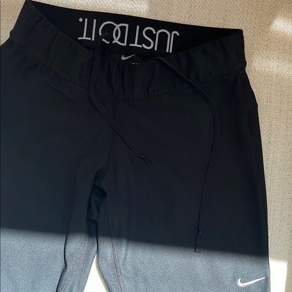 Nike Black Performance Leggings - Picture 4 of 7